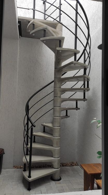 escada caracol concreto corrimao resina