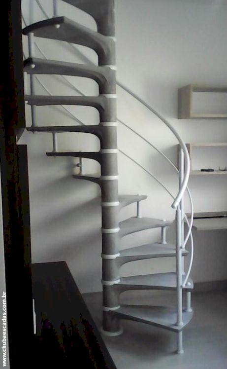 escada caracol concreto corrimao aneis