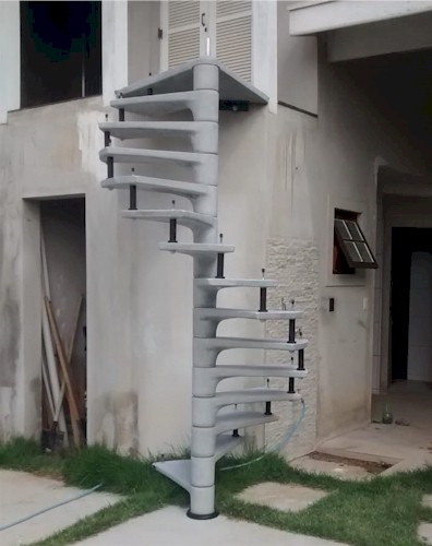 escada caracol concreto pre-moldada sem corrimao